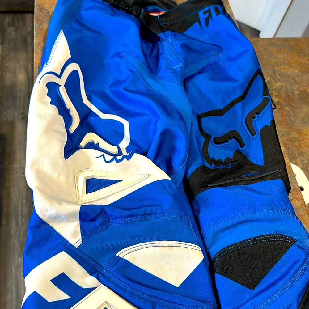 Men's Fox Racing pants! No tears or major stains! Very good used condition.
